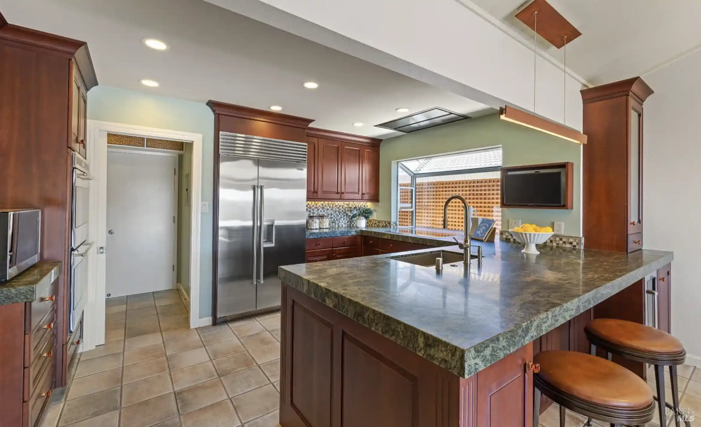 Home in San Rafael's Coveted Peacock Gap Neighborhood – image 5